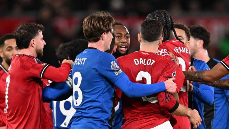 Man United fans show their anger towards the referee after Bournemouth star Semenyo escapes red card - Ảnh 2