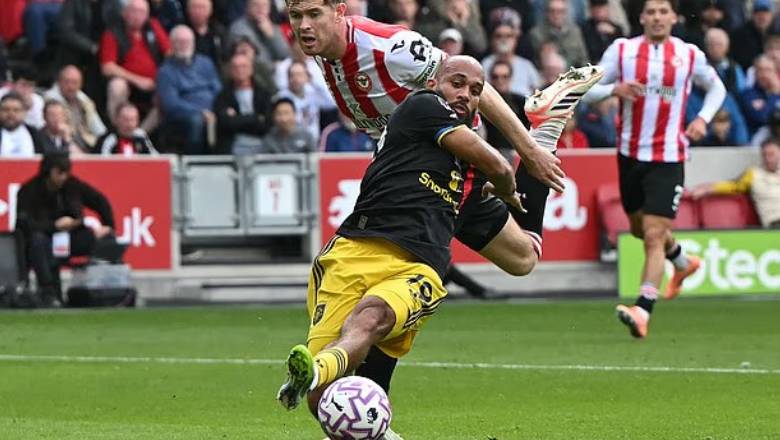 Man United set to meet referees' chief Howard Webb over controversial decisions - Ảnh 2