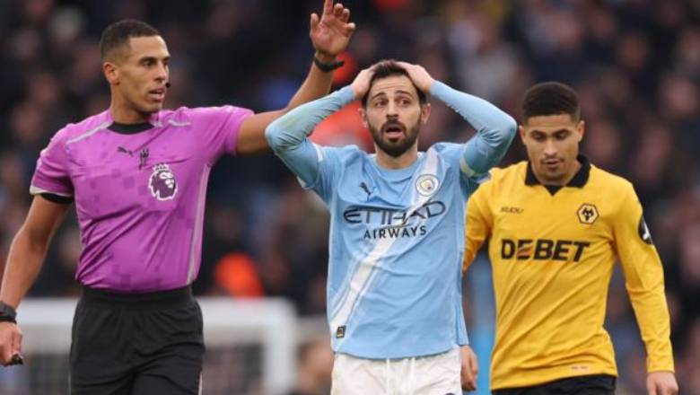 Fuming Pep confronts referee over 'clear' penalty miss against Wolves - Ảnh 2