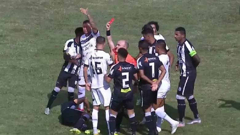 Quickest red card in football history: The incredible 0-second record that may never be broken - Ảnh 1