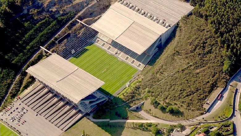 10 most beautiful football stadiums in the world 2024: A South American arena above Camp Nou, Old Trafford fades - Ảnh 1