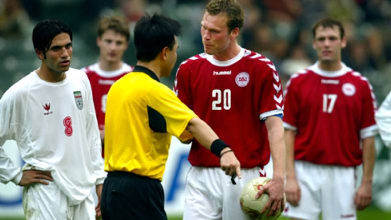 5 best fair play moments in football: 'Mad man' Kahn showed heart, Klose scored a 'gold goal'  - Ảnh 1