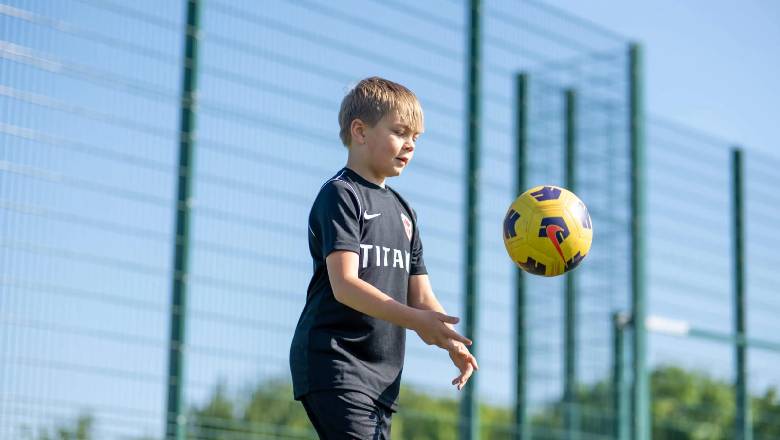 How do professional soccer players train?   - Ảnh 1