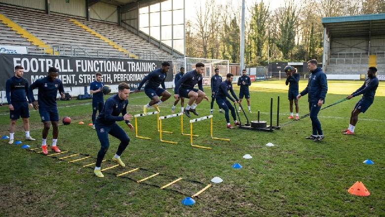 How do professional soccer players train?   - Ảnh 2