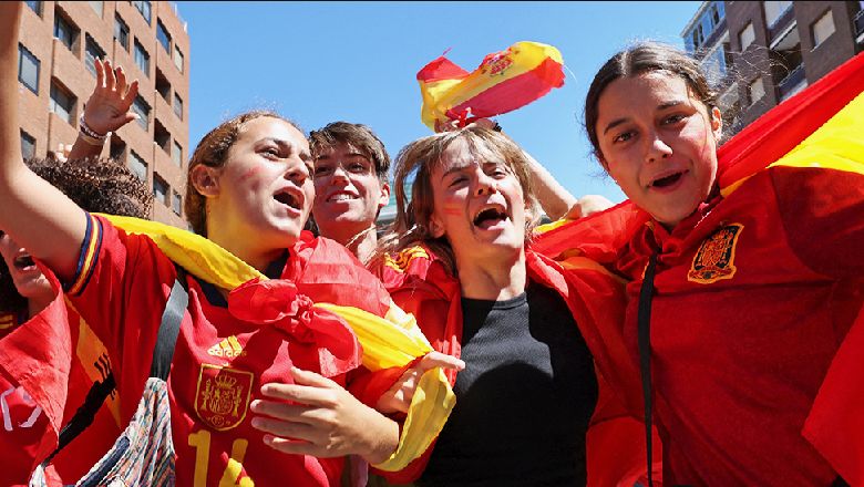 Why is football so popular in Spain? - Ảnh 1