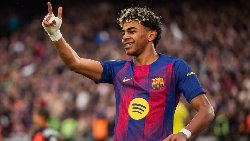 Why does Barcelona wear red and blue?