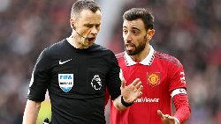 Man United set to meet referees' chief Howard Webb over controversial decisions